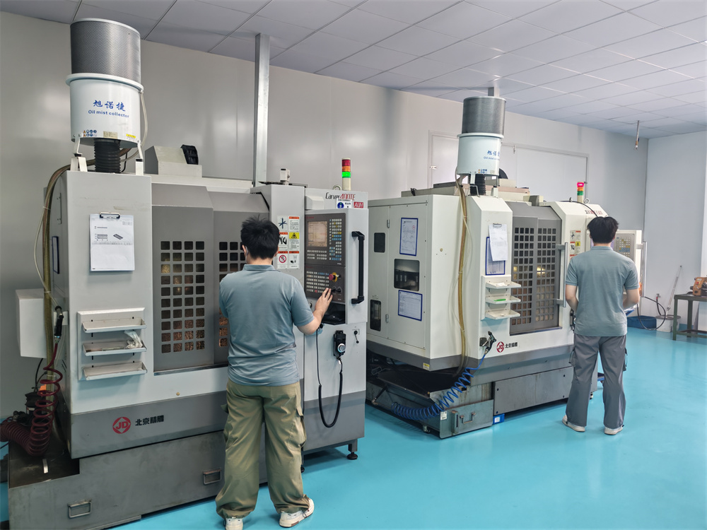 車間現(xiàn)場(chǎng) 北京精雕高精度電極加工精度 ±0.005mm